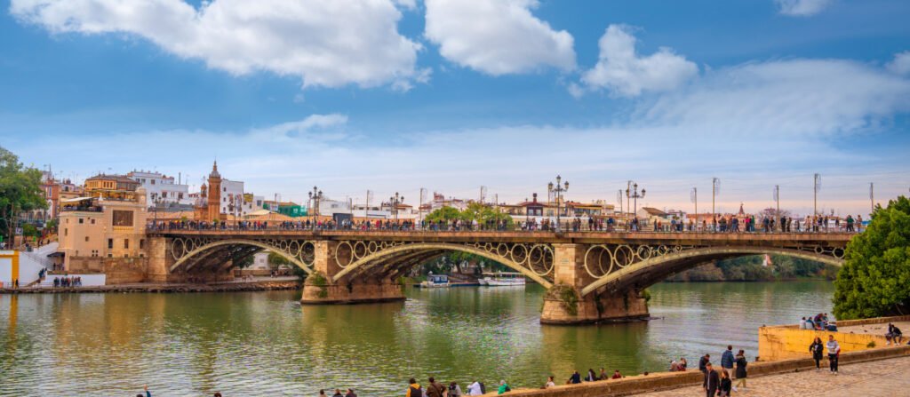 Qué ver en Sevilla en un día: 1 guía imprescindible para aprovechar al máximo tu visita 37 ok puente de triana