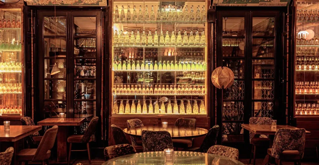 Los 5 mejores bares de Barcelona para vivir la mejor experiencia nocturna 1 slide