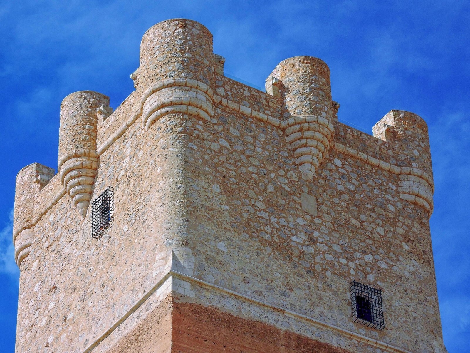 Torres de Serrano: 7 Datos Fascinantes que Debes Saber sobre las Torres de Serrano en Valencia 3 pexels emilio sanchez hernandez 285921208 13970957 scaled