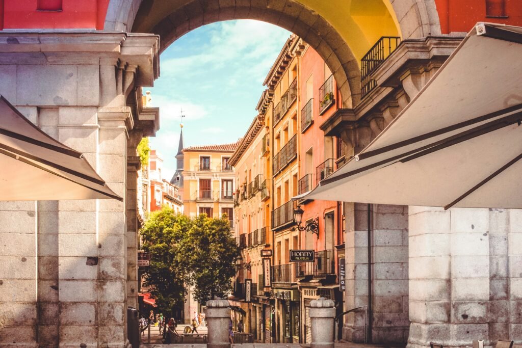 Descubre Lugares Únicos en Madrid Secreto: 1 Guía para Exploradores Urbanos 25 victor OO0 7yJa s0 unsplash